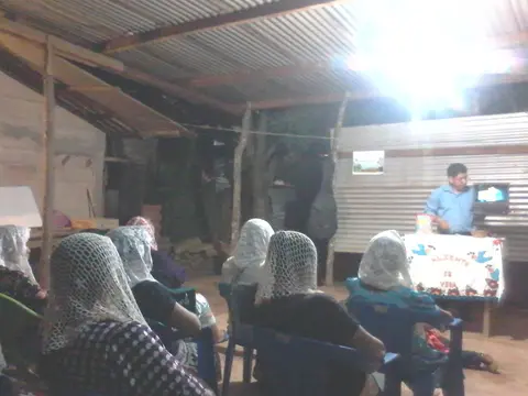 El hermano Hilario Explicando la reseña de los primeros escritores de la Biblia