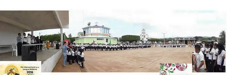 Evento cultural que se llevo acabo en el parque central de Mecayapan festejando el día de la lengua materna