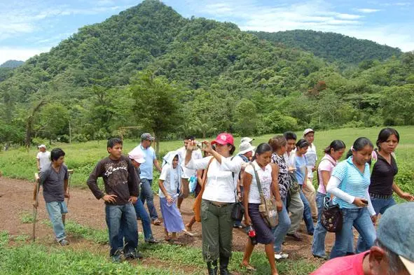 Una camita por las orillas del pueblo