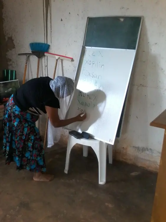 La participación de la hermana en la escritura del idioma nahualt