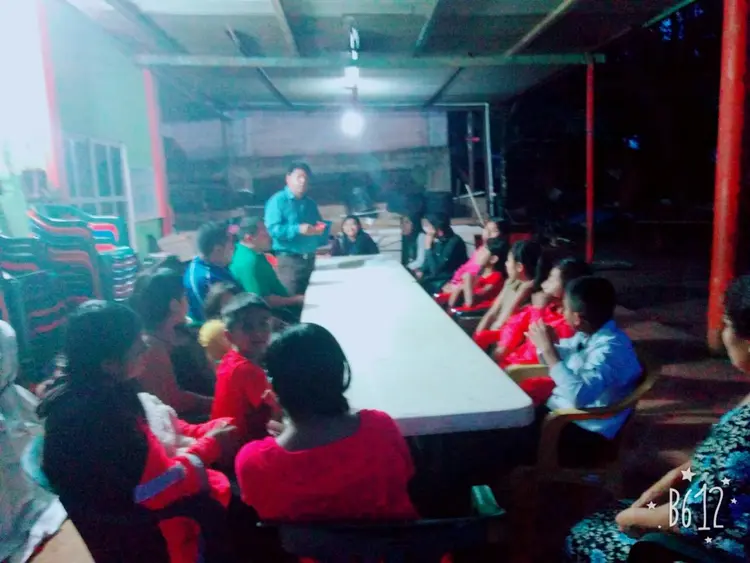 Una platica con los jóvenes de la iglesia puerta del cielo en la localidad de mecayapan